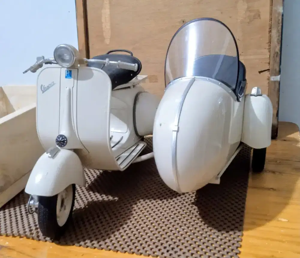 Diecast Vespa 150 VL 1955 skala 1/6