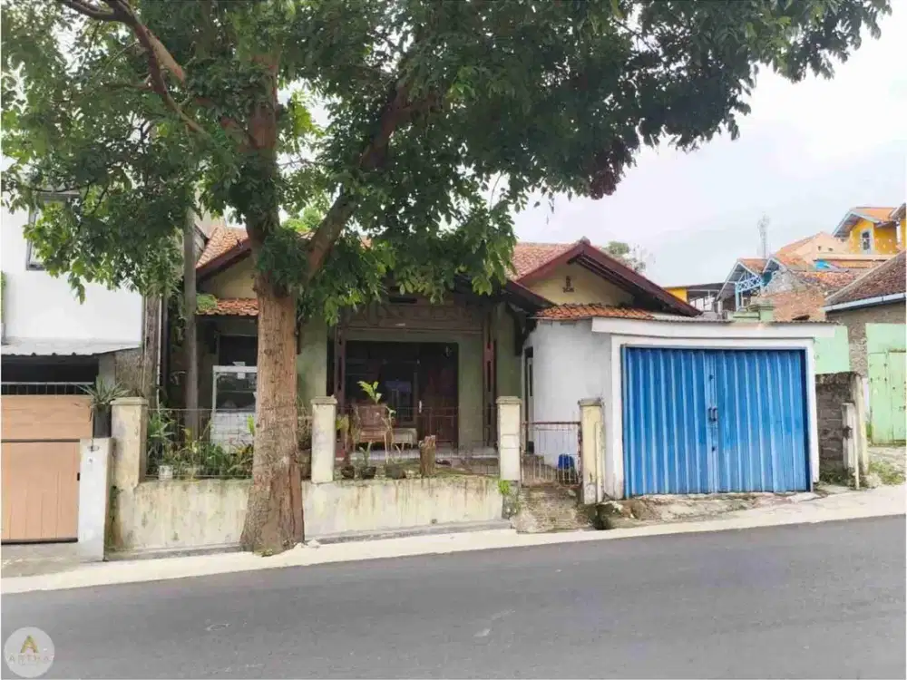 Dijual Rumah dan Tanah di Jl. Kolonel Masturi Cimahi.
