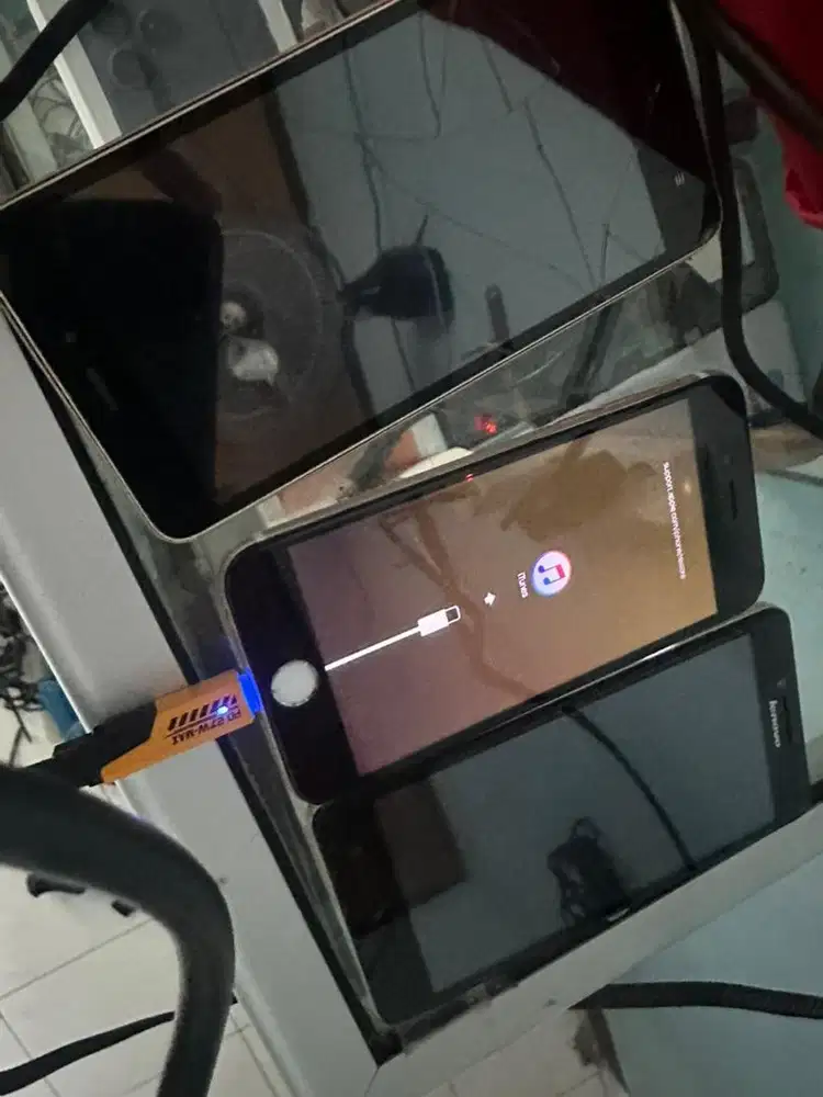 Handphone gambling ambil ketiganya