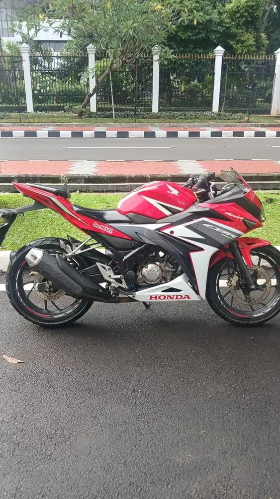 JUAL CEPAT CBR 150 DAERAH KEMBANGAN JAKBAR