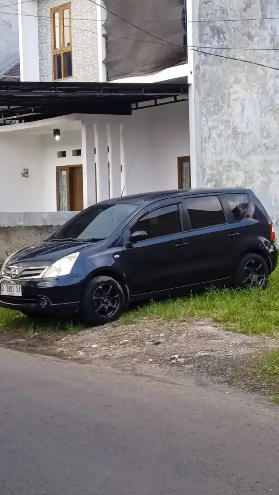 Livina 2011 AT XR,Warna Hitam,