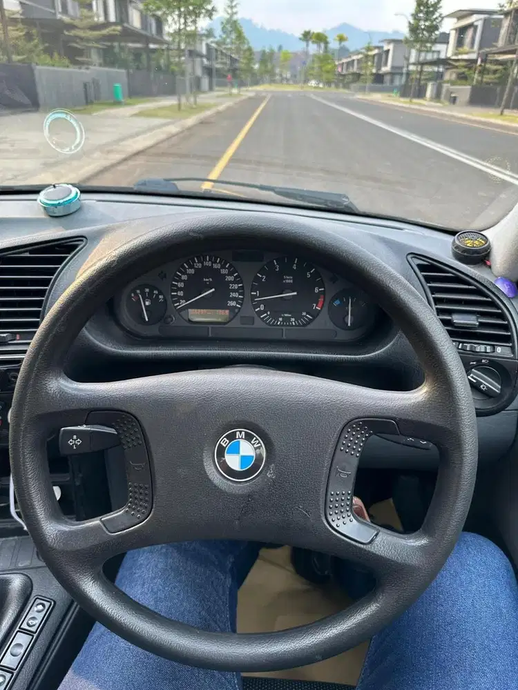 BMW 320i 1995 Bensin