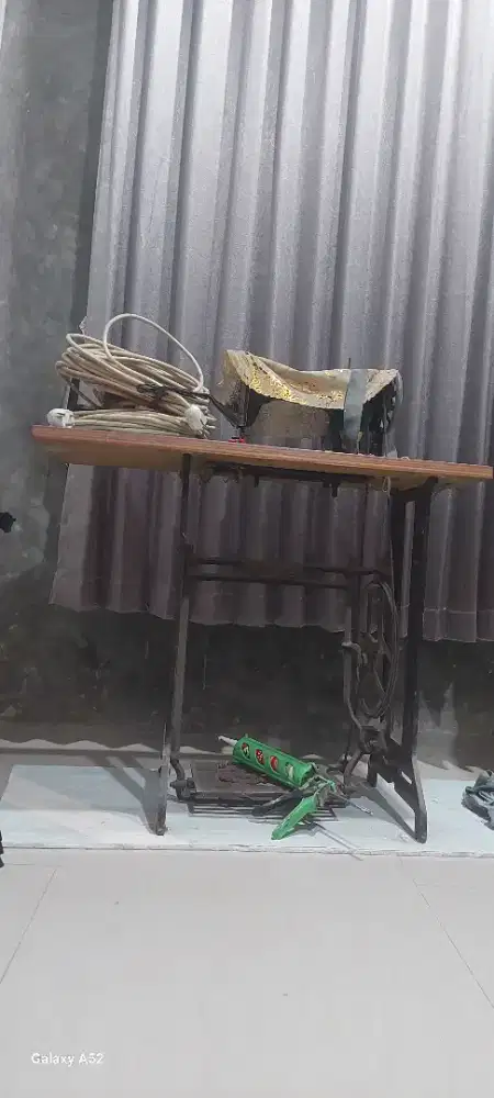 Mesin jahit manual