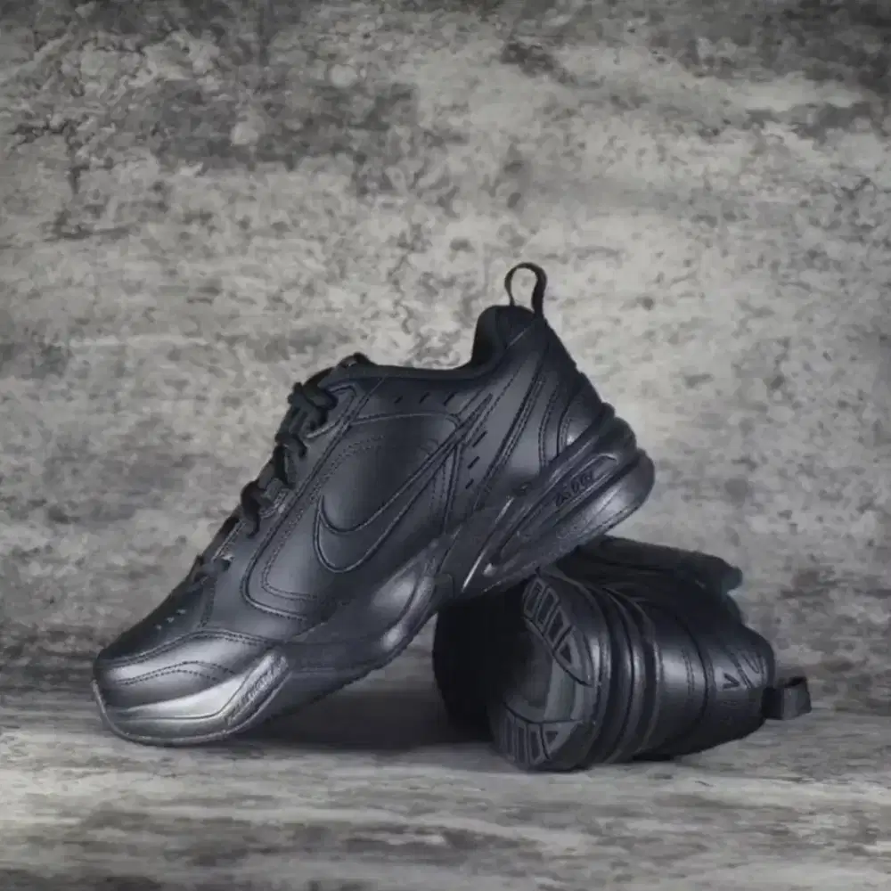 Sepatu Sneakers Nike Air Monarch IV Size 42.5