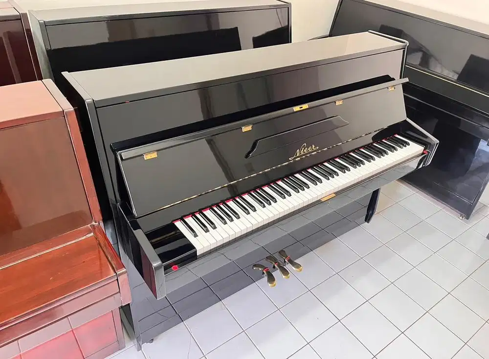 Piano NIEER Hitam