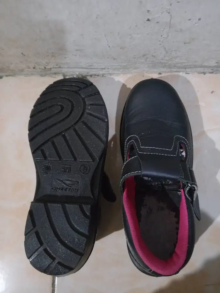 Sepatu safety cheetah