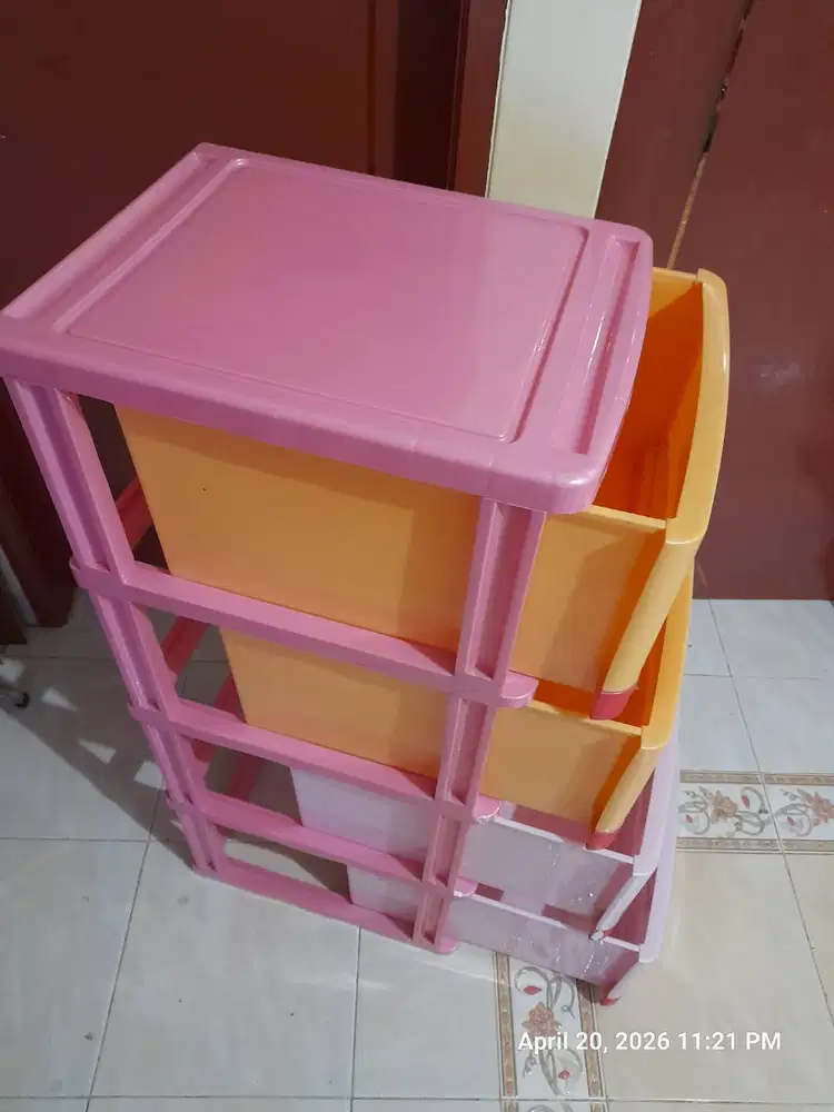 LEMARI PLASTIK 4 PINTU LION STAR