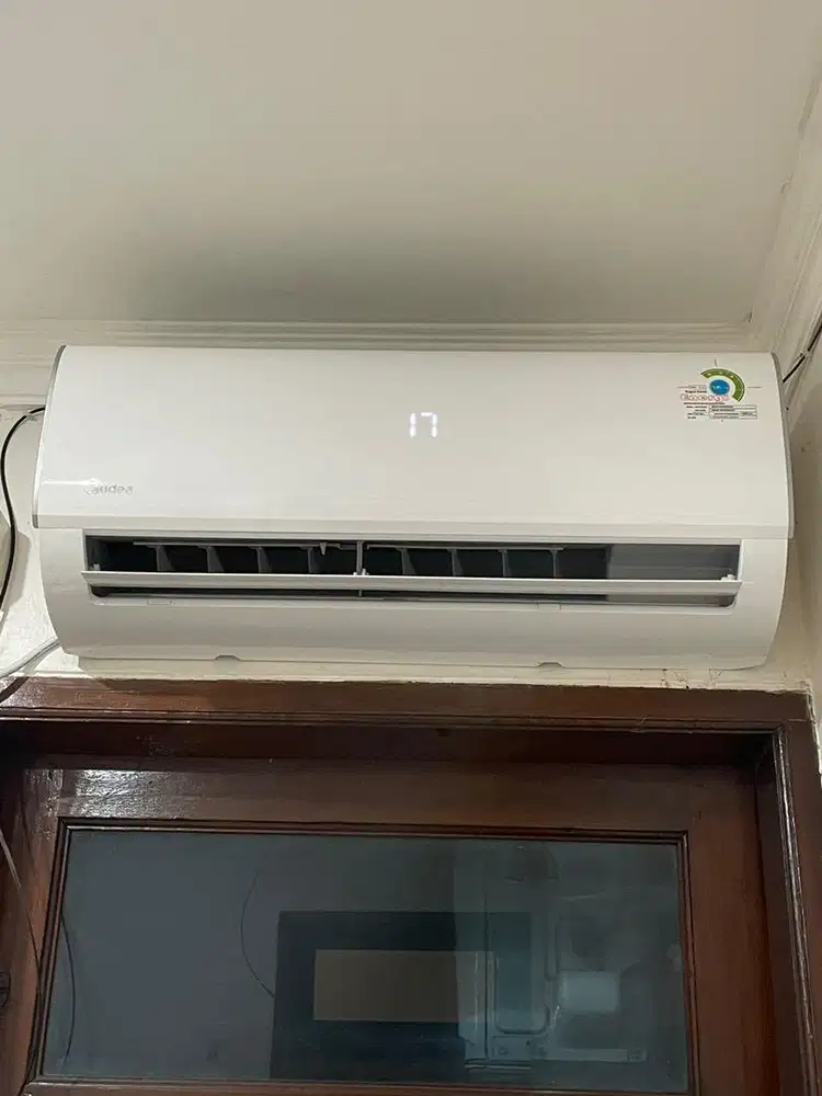 AC MIDEA 1/2 PK BARU 4 BULAN PAKAI