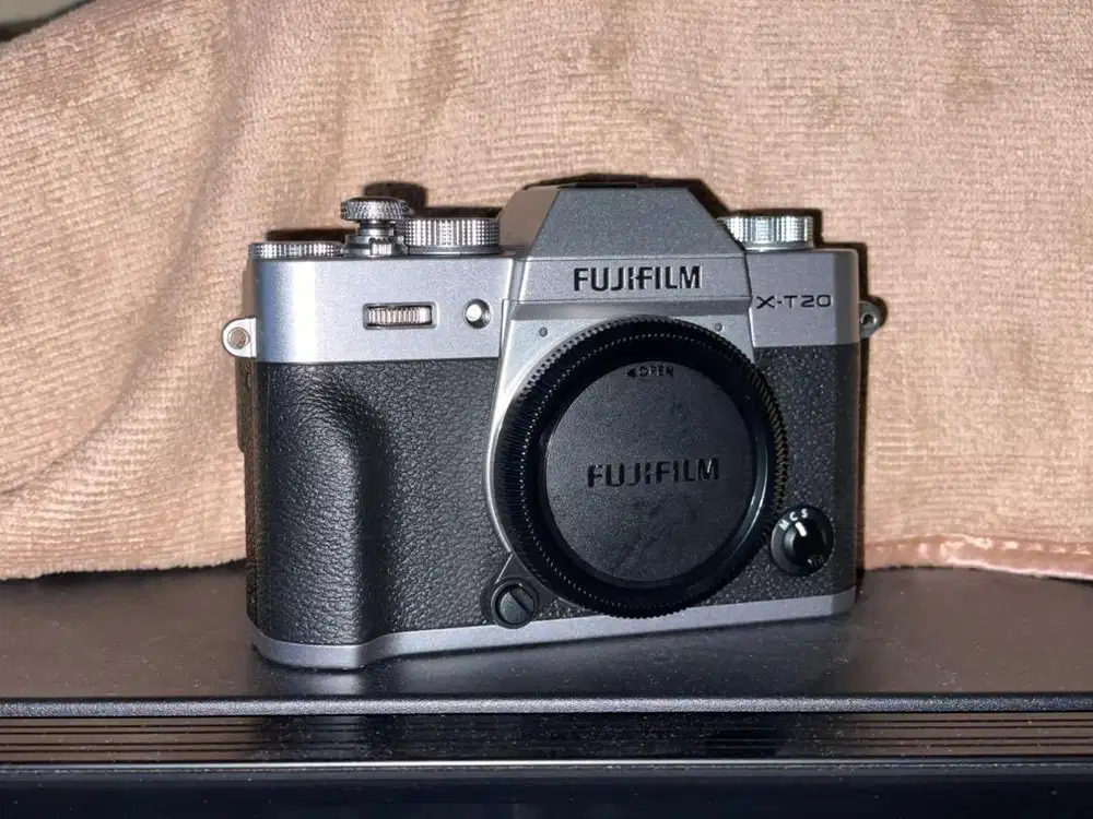 Fujifilm XT20 body only mirrorless