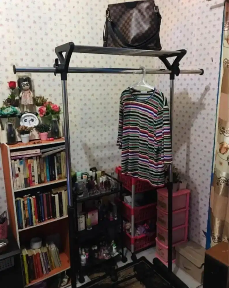 Gantungan baju krisbow no minus