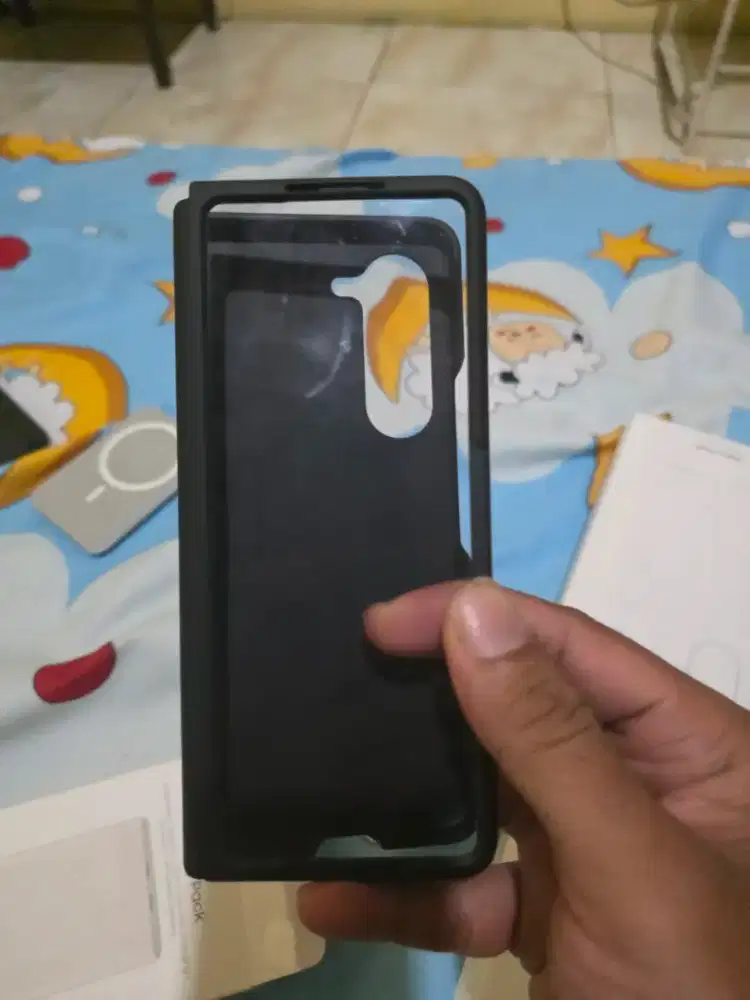 Case samsung galaxy z fold 5 masih bagus, cuma dipakai beberapa kali