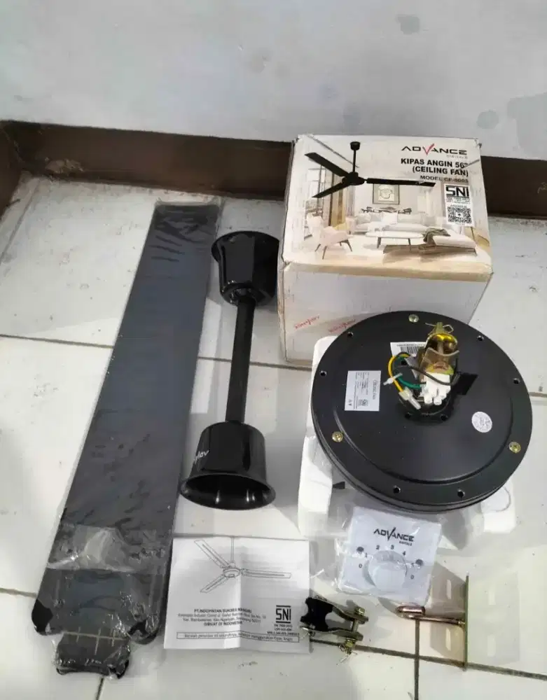 kipas angin gantung plafon Advance model CF-5601. 

Ukuran: 56 inch