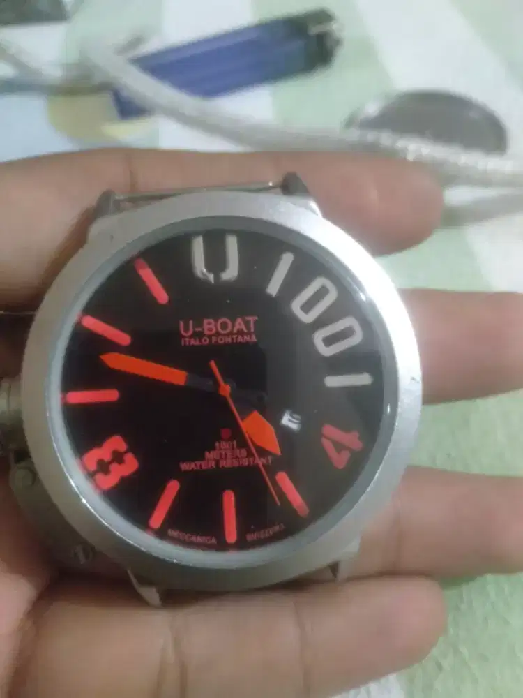 Jam tangan u-bout