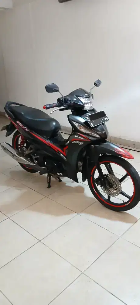 Honda Revo PGMFI  2016 Seperti Bawa Motor Baru Antik Istimewa TERAWAT!