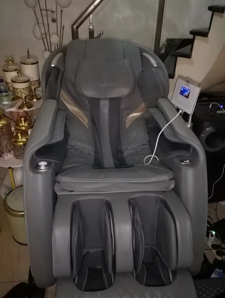 KURSI PIJET MEREK ADVANCE