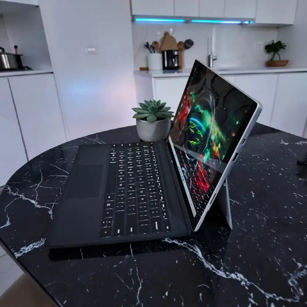 Laptop Slim Microsoft Surface Pro ZQ Windows 11 Touchscreen!