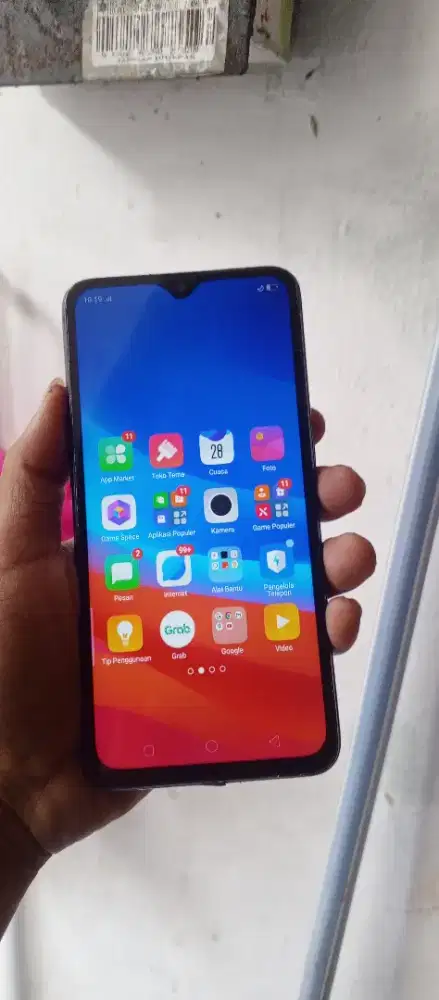 oppo A5s retak dikit karna kepentok