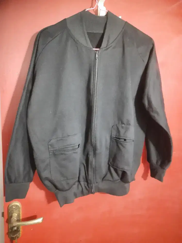 Jaket wanita warna hitam