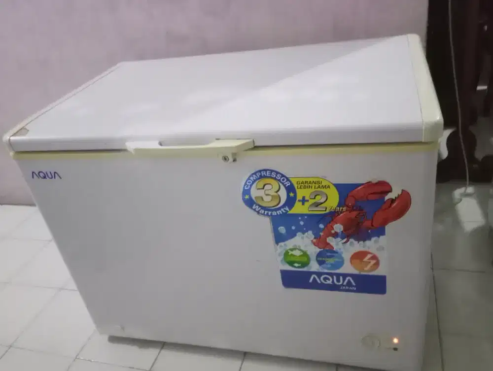 Kulkas freezer box 310 beku