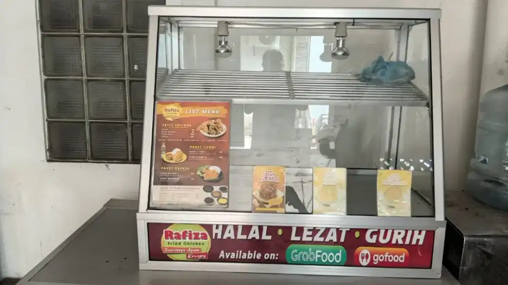Etalase ayam goreng