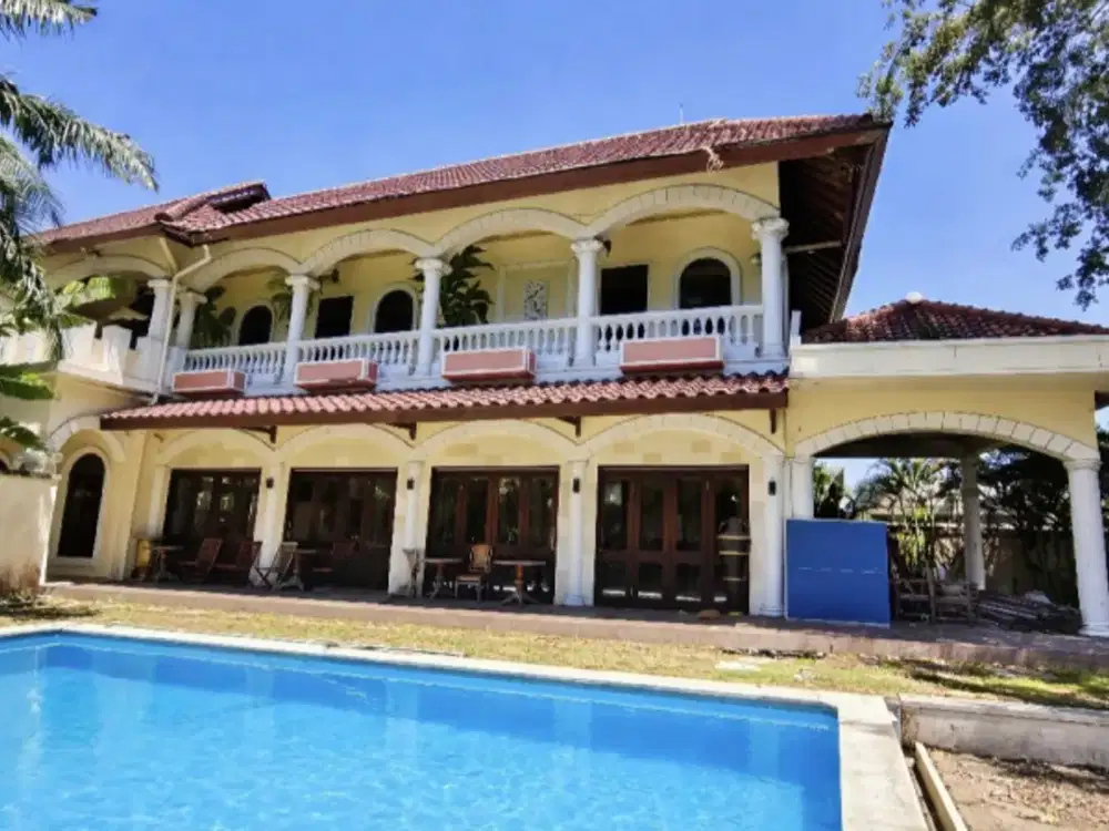 VILLA SPANISH STYLE DI DUKUH INDAH KEROBOKAN BADUNG