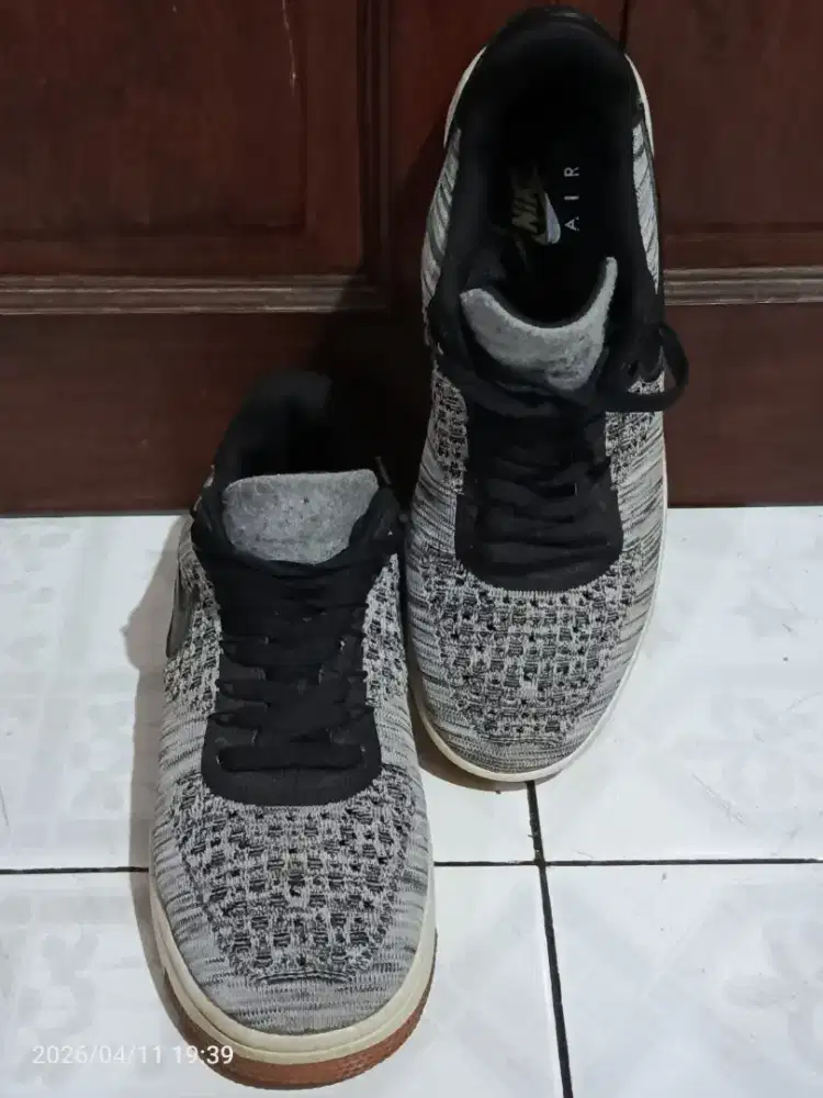 Nike Air Flyknit Low Size 43 Ori