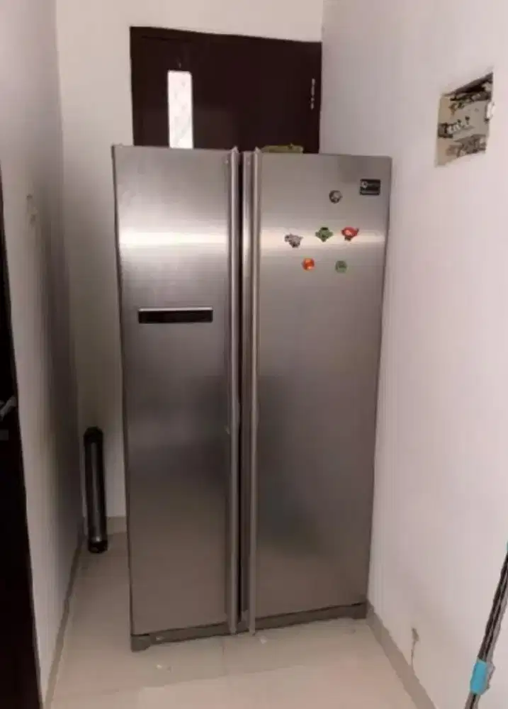 Kulkas side by side merek SAMSUNG x apartmen ,masih sgt normal