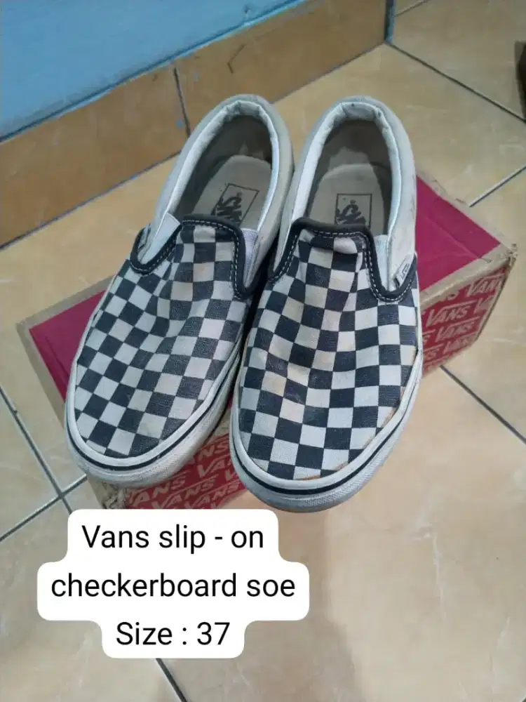 vans slip on checkerborad soe original