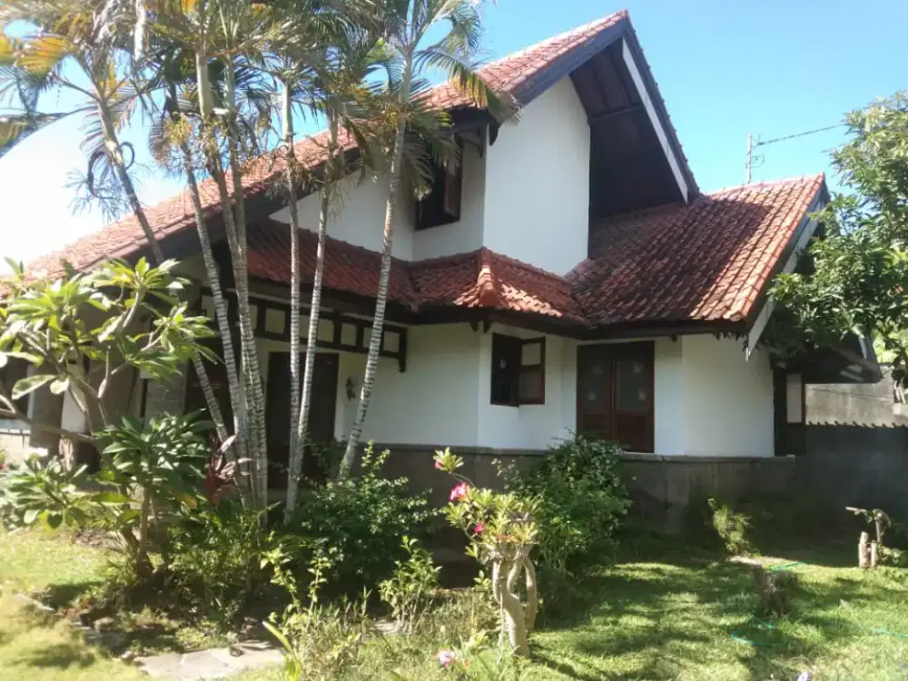 Jual rumah style villa desain eropa klasik Jl Tukad Sungi Renon Bali