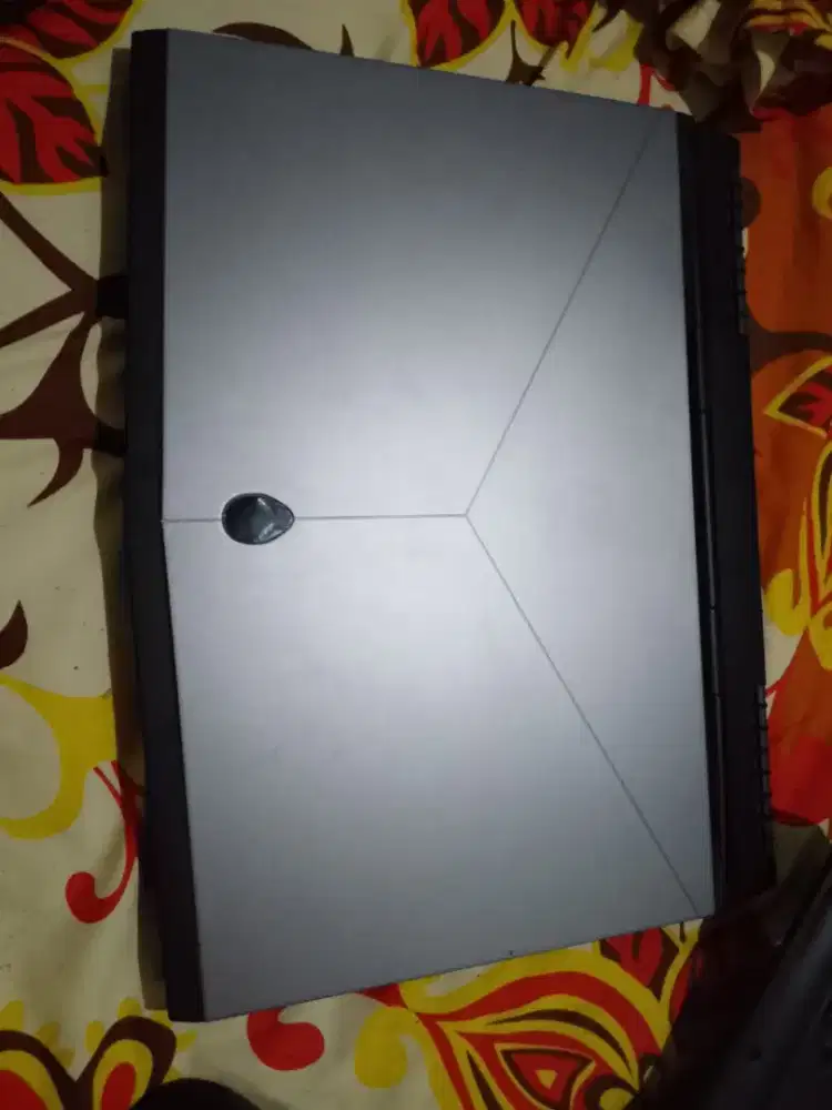 Dari pada nganggur laptop macbook rusak mati  saya beli saja