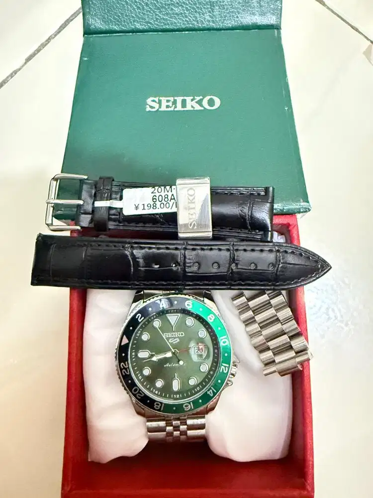 Seiko GMT hijau automatic