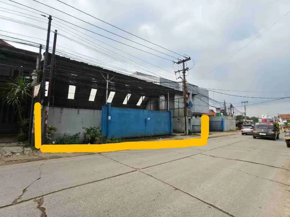 Gudang 3 pintu pinggir jalan