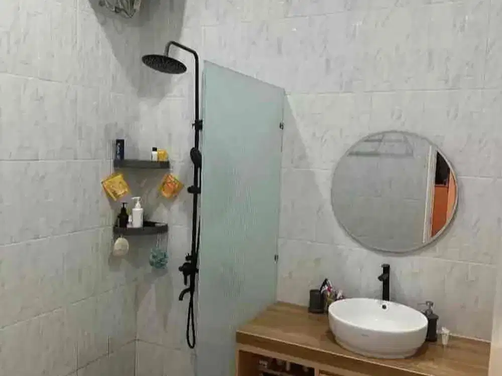DIJUAL RUMAH SUMBER SARI  :

 Luas Tanah : 205
 Luas Bangunan : 615
 Lantai : 3Lantai
 Kamar Mandi : 6
 Kamar Tidur : 5+1 
 Kamar Kost : 12
 Dapur : Ada
 Carport : 2 mbl
 Garasi : 1 mbl
 Air : Submersible
 Listrik : 5500Watt
 Surat : Shm
 Ha