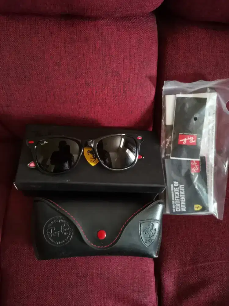 Kacamata Rayban ferari