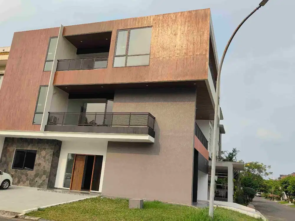 Di Jual Cepat Rumah Mewah Bangunan Mandiri di Cluster Flamboya
