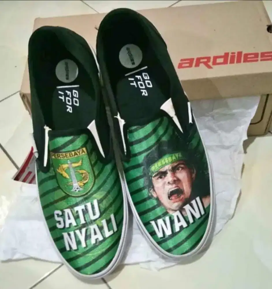 Sepatu Persebaya