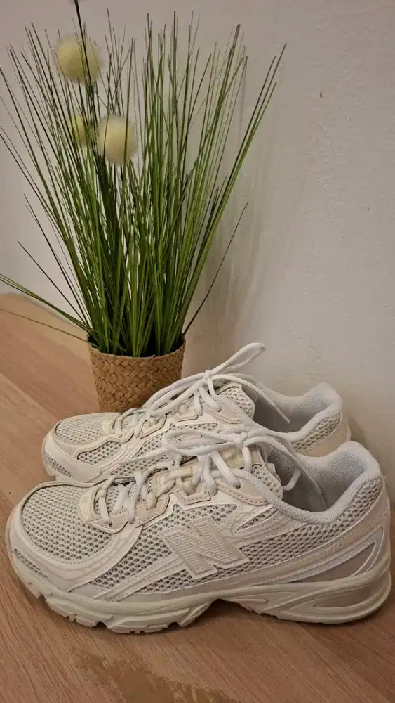 New Balance 740 ivory