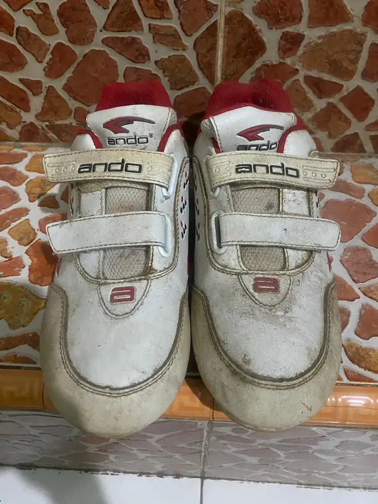 DI JUAL CEPAT SEPATU SNEAKERS MURAH !!