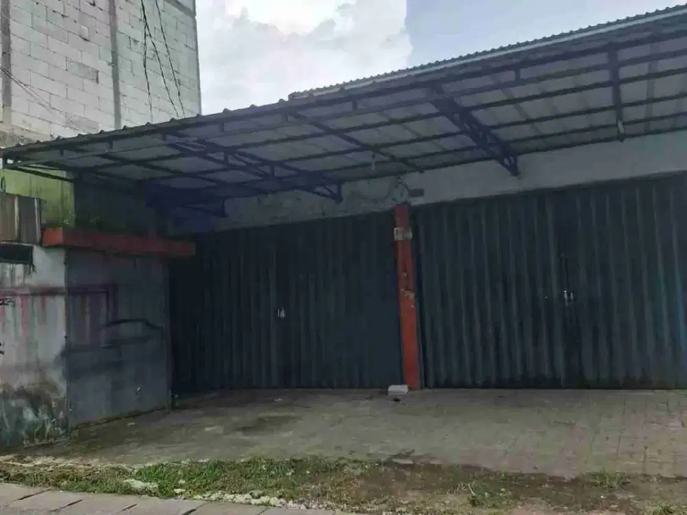 ruko gandeng di legok pinggir jalan desa