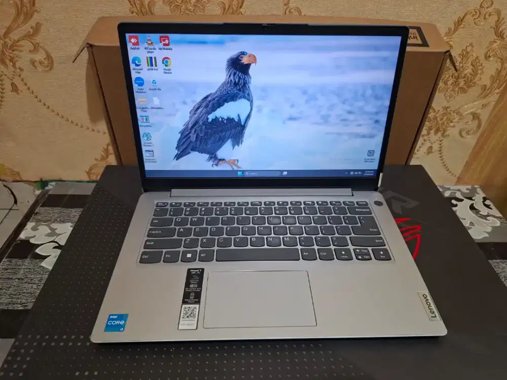 Laptop Lenovo Ideapad Slim 1i - Like New - Core i3-1215U - SSD 256GB -