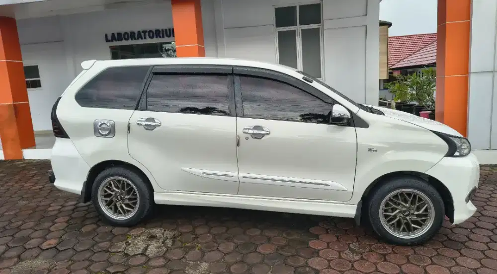 Mobil Avanza Veloz 1.300 MT