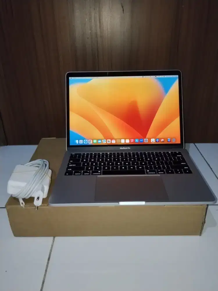 MacBook Pro 2017 8/256 i5 13 Inch