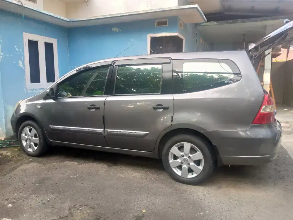 Nissan Livina 2010 Bensin