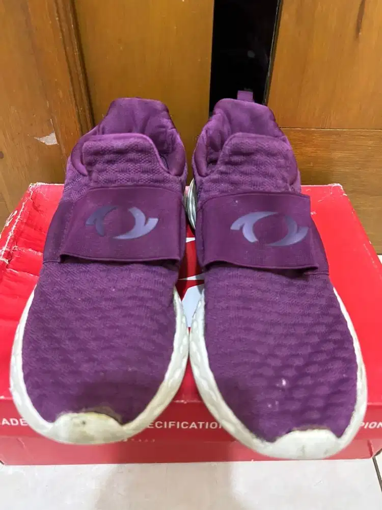 Sepatu walking astec wanita ungu purple size 39 slip on bekas murah