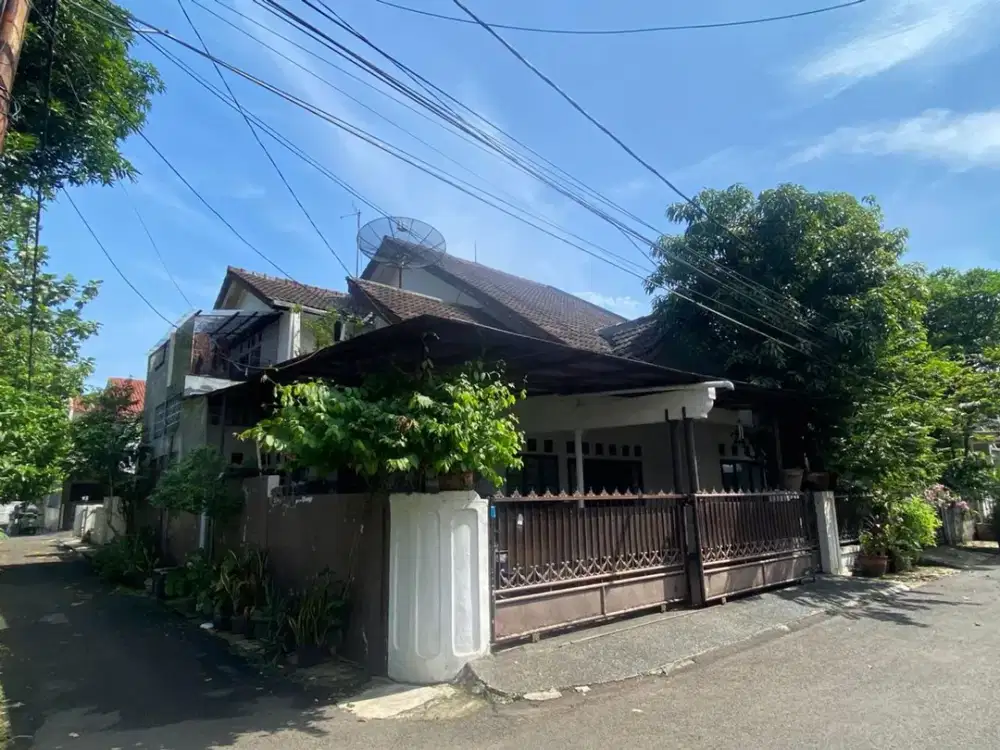 Rumah Hook 10 Menit ke Siloam Hospitals Kebon Jeruk Siap Huni J-46813