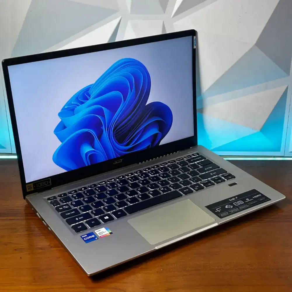 Acer Swift 3x  (SF314-510G)
Core i7-1165G7 RAM 8GB SSD 256GB