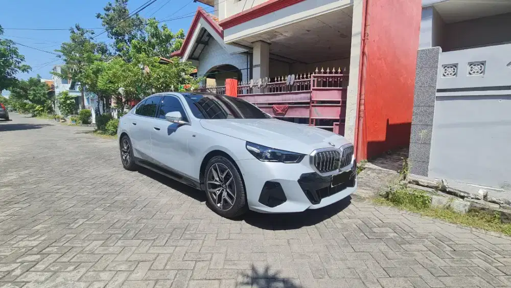 BMW 520i G30 CKD A/T