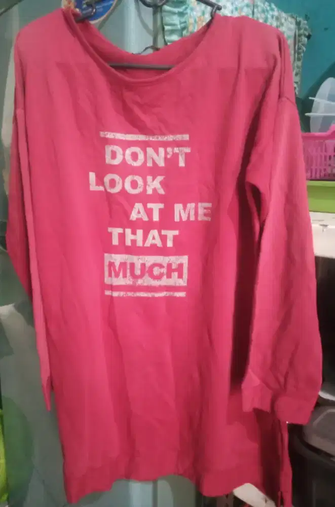 PRELOVED KAOS COWOK/CEWEK WARNA MAROON