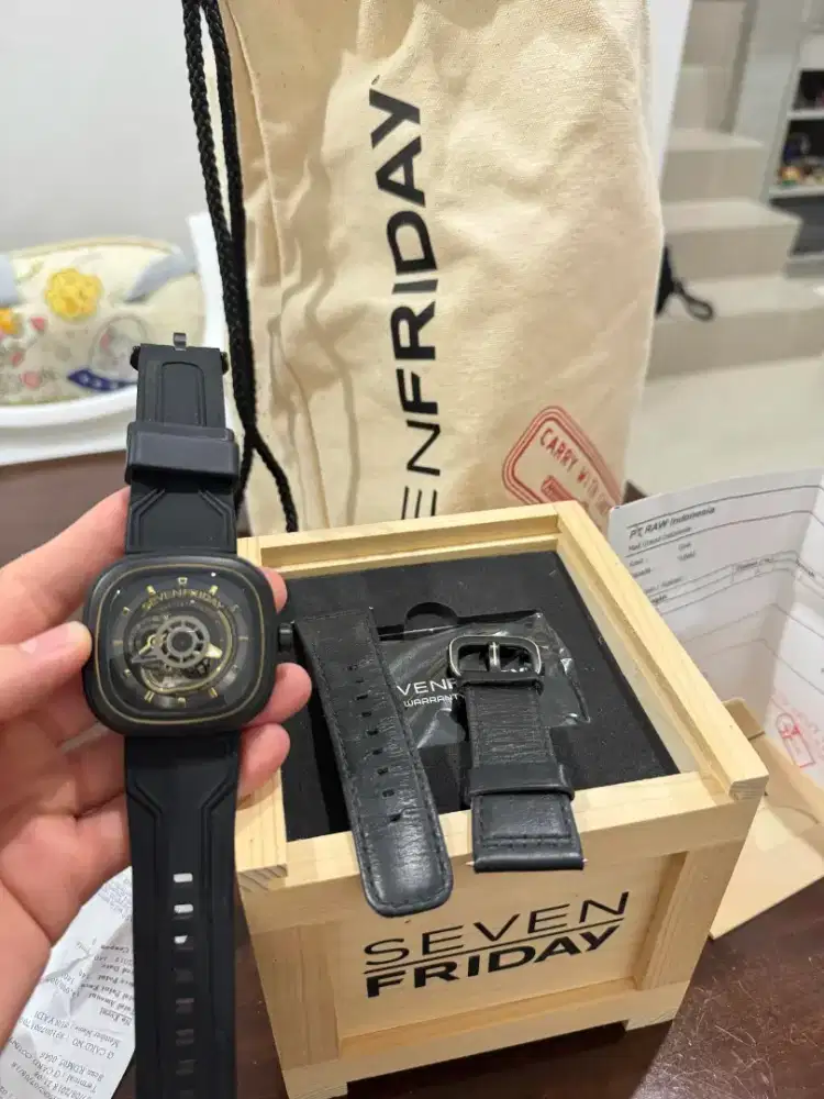 Jam tangan sevenfriday
