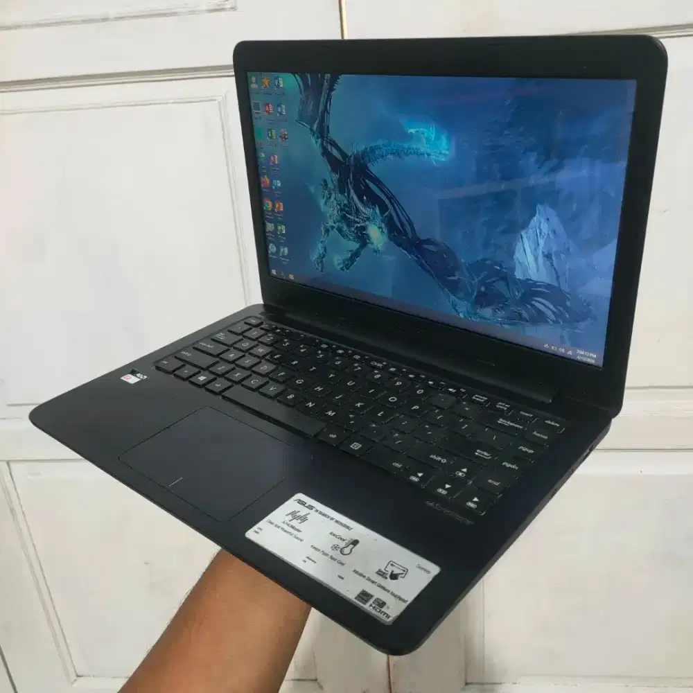 Laptop Slim Asus Vivobook E402W AMD E2-6110 Quadcore Ram 4GB